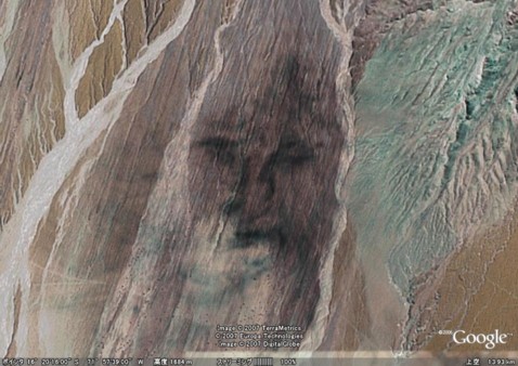 グーグルアース都市伝説　ペルーの巨大亡霊